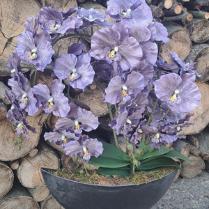 Élethű lila orchidea fekete csónakkaspóban - otthon & életmód - virágdekoráció - virágdíszek - virágdísz kaspóban - Meska.hu