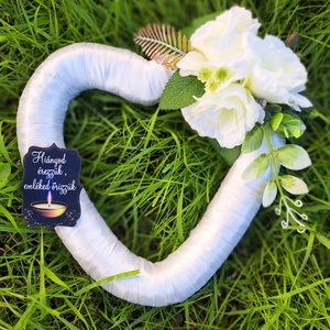 Szív alakú koszorú díszítéssel - otthon & életmód - vallás - temetkezési tárgy - sírkoszorú, kegyeleti koszorú - Meska.hu