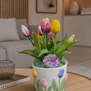 Élethű tulipános asztaldísz tulipános kaspóban  - Meska.hu