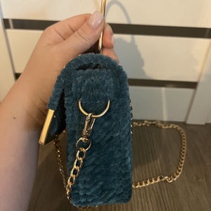 Olajzöld plüss táska - táska & tok - kézitáska & válltáska - vállon átvethető táska - Meska.hu