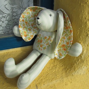  Csíkos-virágos nyuszi  szivecskével -  - Meska.hu