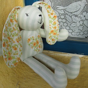  Csíkos-virágos nyuszi  szivecskével -  - Meska.hu