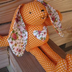 Narancssárga pöttyös nyuszi  szivecskével-szivárványsorozat - Meska.hu