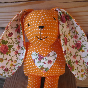 Narancssárga pöttyös nyuszi  szivecskével-szivárványsorozat -  - Meska.hu