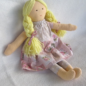 Szőke baba rózsaszín rózsás ruhában - Meska.hu