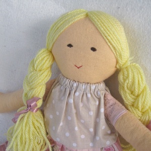 Szőke baba rózsaszín rózsás ruhában -  - Meska.hu