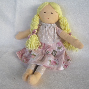 Szőke baba rózsaszín rózsás ruhában -  - Meska.hu