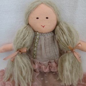  Baba csipkésben -  - Meska.hu