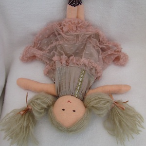  Baba csipkésben -  - Meska.hu