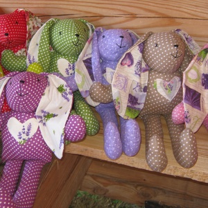 Bíborlila pöttyös nyuszi  szivecskével-szivárványsorozat -  - Meska.hu