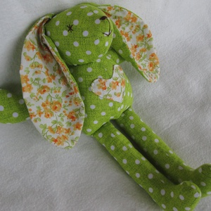 Világoszöld pöttyös nyuszi  szivecskével-szivárványsorozat -  - Meska.hu