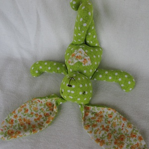 Világoszöld pöttyös nyuszi  szivecskével-szivárványsorozat -  - Meska.hu