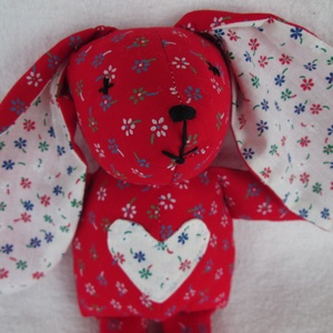 Piros  nyuszi  szivecskével-szivárványsorozat - Meska.hu