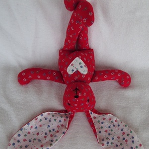 Piros  nyuszi  szivecskével-szivárványsorozat -  - Meska.hu