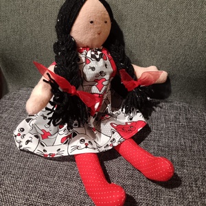 Fekete hajú baba piros pöttyös harisnyában, Játék & Sport, Baba & babaház, Baba, Baba-és bábkészítés, Varrás, MESKA