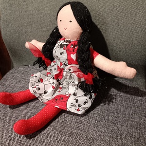 Fekete hajú baba piros pöttyös harisnyában - játék & sport - baba & babaház - baba - Meska.hu