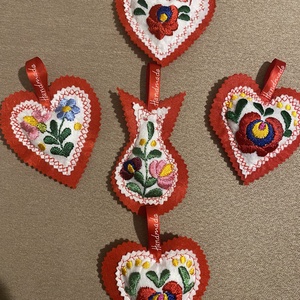 Hímzett tűpárna, Otthon & Életmód, Lakástextil, Párna & Párnahuzat, Forma párna, Varrás, MESKA