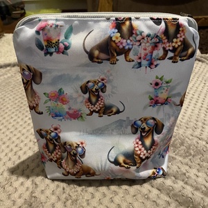 Neszeszer/ pelenkatartó tacskó mintával - Meska.hu