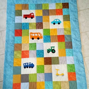 Járgányos takaró tűzoltóautóval, rollerrel, busszal, vonattal, traktorral és autóval, Otthon & Életmód, Babaszoba, gyerekszoba, Babatakaró, gyerek pléd, Patchwork, foltvarrás, MESKA