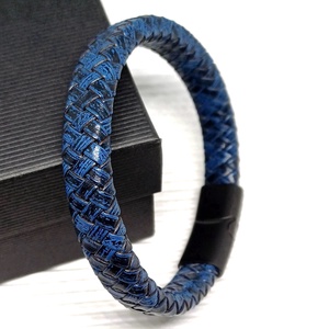Vintage kék fonott bőr karkötő fekete színű nemesacél mágneszárral, férfiaknak - Meska.hu