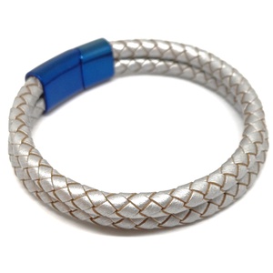 Metál ezüst-kék női statement karkötő nemesacél mágneskapoccsal, női karkötő - ékszer - karkötő - fonott karkötő - Meska.hu