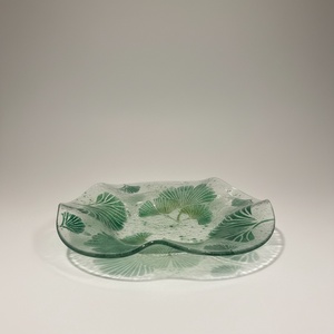 Ginkgo biloba hullámos üvegtál - otthon & életmód - konyhafelszerelés, tálalás - tálalás - kínálótál - Meska.hu