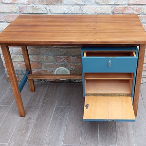 Felújított lengyel, retro, mid century térbe állítható íróasztal - otthon & életmód - bútor - asztal - Meska.hu