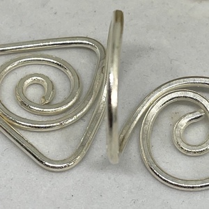 Szemes gyűrű háromszöggel - Meska.hu