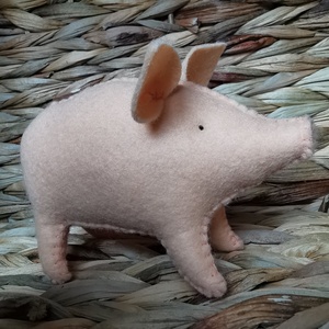 Gyapjúfilc malac - Waldorf-jellegű játék - játék & sport - plüssállat & játékfigura - malac - Meska.hu