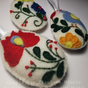 HÍMZETT RÁTÉTEKKEL DÍSZÍTETT SZÍNES HÚSVÉTI TOJÁSOK CSILLAGMAG-DEKORÁCIÓ 3 DB/SZETT TERMÉSZETES ANYAGOKBÓL GYAPJÚFILC - otthon & életmód - dekoráció - fali és függő dekoráció - álomfogó - Meska.hu