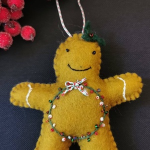MÉZI SÜTIEMBERKE GINGERBREAD MÉZESKALÁCSEMBERKE TERMÉSZETES ANYAGOK GYAPJÚFILC GYAPJÚ NEMEZ NEMEZDEKORÁCIÓ , Karácsony, Karácsonyi lakásdekoráció, Karácsonyfadíszek, Baba-és bábkészítés, Varrás, MESKA