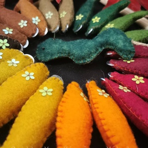 ŐSZI SZÍNEKBEN POMPÁZÓ MÁGNESES HORGÁSZJÁTÉK HARCSÁVAL 21 DB/SZETT TERMÉSZETES ANYAGOK GYAPJÚFILC GYAPJÚ ÜGYESSÉGI NEMEZ - játék & sport - készségfejlesztő és logikai játék - montessori szivárvány, waldorf játékok - Meska.hu