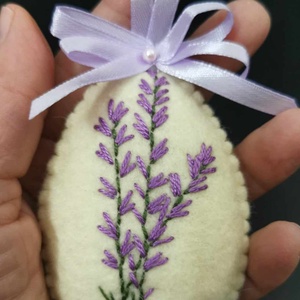 HÍMZETT LEVENDULAVIRÁGOKKAL DÍSZÍTETT CSILLAGMAG-DEKORÁCIÓ HÚSVÉTI TOJÁSOK TERMÉSZETES ANYAGOK GYAPJÚFILC GYAPJÚ NEMEZ - otthon & életmód - dekoráció - fali és függő dekoráció - függődísz - Meska.hu