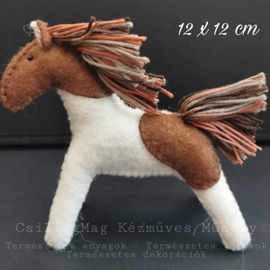 KISCSIKÓ CSILLAGMAG-LOVACSKA TERMÉSZETES ANYAGOKBÓL GYAPJÚFILC GYAPJÚ 12 X 12 CM NEMEZJÁTÉK WALDORF TERMÉSZETESJÁTÉK - Meska.hu
