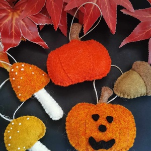 ŐSZI DEKORÁCIÓ 5 DB/SZETT SÜTŐTÖKKEL, HALLOWEEN TÖKKEL, MAKKAL, SZÍNES GOMBÁKKAL TERMÉSZETES ANYAGOKBÓL NEMEZDEKORÁCIÓ, Otthon & Életmód, Dekoráció, Fali és függő dekoráció, Függődísz, Varrás, Hímzés, MESKA