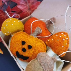 ŐSZI DEKORÁCIÓ 5 DB/SZETT SÜTŐTÖKKEL, HALLOWEEN TÖKKEL, MAKKAL, SZÍNES GOMBÁKKAL TERMÉSZETES ANYAGOKBÓL NEMEZDEKORÁCIÓ - otthon & életmód - dekoráció - fali és függő dekoráció - függődísz - Meska.hu