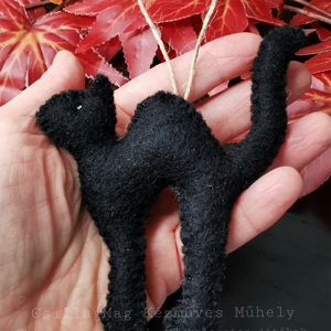 Fekete macska halloween dekoráció őszi dekor természetes anyagokból gyapjúfilc gyapjú fenntartható   - Meska.hu