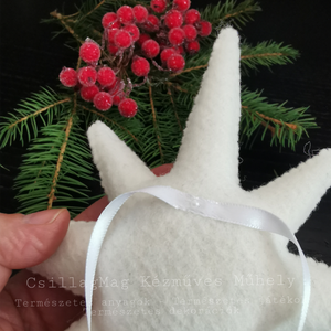 CSILLAGMAG-CSÚCSDÍSZEK BÉKEBELI  DÍSZEK FEHÉR TERMÉSZETES ANYAG GYAPJÚFILC GYAPJÚ HÍMZÉSSEL GYÖNGYÖKKEL SZATÉNSZALAGGAL  - karácsony - karácsonyi lakásdekoráció - karácsonyfadíszek - Meska.hu