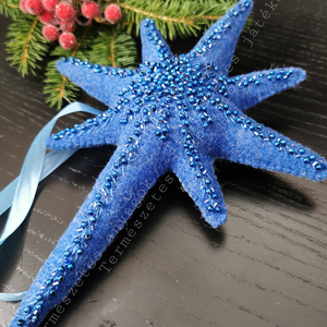 CSILLAGMAG-CSÚCSDÍSZ A KARÁCSONYFA ÉKE ÉGKÉK TERMÉSZETES ANYAG GYAPJÚFILC GYAPJÚ HÍMZÉSSEL GYÖNGYÖKKEL SZATÉNSZALAGGAL  - Meska.hu