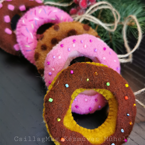 SZÍNES FÁNKOK 6 DB/SZETT BABAKONYHÁBA JÁTÉK SÜTIK DEKORÁCIÓ KARÁCSONYFADÍSZ FENNTARTHATÓ TERMÉSZETES NEMEZJÁTÉK WALDORF , Otthon & Életmód, Dekoráció, Fali és függő dekoráció, Csempe, Varrás, Hímzés, MESKA