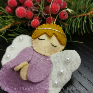LILARUHÁS GYAPJÚFILC ANGYALKA/KARÁCSONYI DEKORÁCIÓ természetes anyagokból(gyapjúfilc,gyapjú),fehér gyönggyel,aranyzsinór - karácsony - karácsonyi lakásdekoráció - karácsonyfadíszek - Meska.hu