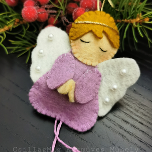 LILARUHÁS GYAPJÚFILC ANGYALKA/KARÁCSONYI DEKORÁCIÓ természetes anyagokból(gyapjúfilc,gyapjú),fehér gyönggyel,aranyzsinór - karácsony - karácsonyi lakásdekoráció - karácsonyfadíszek - Meska.hu