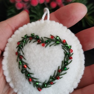 HÍMZETT KARÁCSONYFADÍSZEK 10 DB/SZETT EGYEDI DÍSZÍTÉS GYÖNGYÖKKEL TERMÉSZETES ANYAG GYAPJÚFILC GYAPJÚ AJÁNDÉK DEKORÁCIÓ  - karácsony - karácsonyi lakásdekoráció - karácsonyfadíszek - Meska.hu