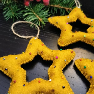 KÜLÖNLEGES KARÁCSONYI CSILLAGOK 3 DB/SZETT EGYEDI FENNTARTHATÓ TERMÉSZETES ANYAGOK GYAPJÚFILC GYAPJÚ TERMÉSZETES DÍSZEK  - karácsony - karácsonyi lakásdekoráció - karácsonyfadíszek - Meska.hu