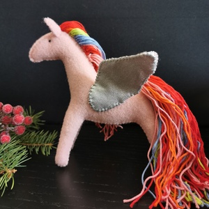 SZELLŐ CSILLAGMAG-TÜNDÉRLOVACSKA TERMÉSZETES ANYAGOK GYAPJÚFILC GYAPJÚ 100 %-OS PAMUTFONAL KÉZMŰVESJÁTÉK WALDORF  - Meska.hu