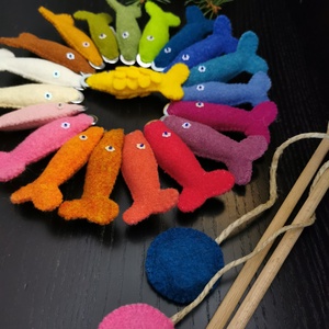 ARANYHALACSKÁS HORGÁSZJÁTÉK 21 DB/SZETT KÉSZSÉGFEJLESZTŐ MÁGNESES TERMÉSZETES ANYAGOKBÓL (GYAPJÚFILC, GYAPJÚ) ÜGYESSÉGI  - játék & sport - készségfejlesztő és logikai játék - oktató játékok - Meska.hu