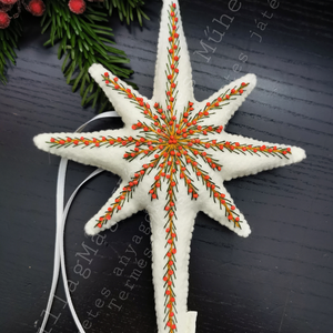 CSILLAGMAG-CSÚCSDÍSZ A KARÁCSONYFA ÉKE TERMÉSZETES ANYAG GYAPJÚFILC GYAPJÚ HÍMZÉSSEL PIROS GYÖNGYÖKKEL SZATÉNSZALAGGAL  - Meska.hu