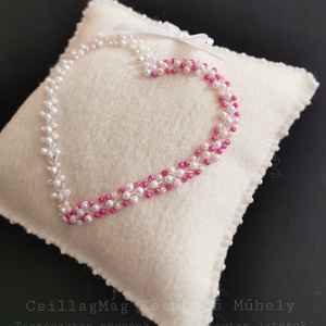 Esküvői Gyűrűpárna Gyöngyökkel Szívvel Egyedi Romantikus Fenntartható Természetes Minőségi Anyagok Gyapjúfilc Gyapjú    - esküvő - kiegészítők - gyűrűtartó & gyűrűpárna - Meska.hu