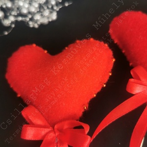 Piros Szív Esküvői Kellék Köszönőajándék Vendégajándék Természetes Anyagok Gyapjúfilc Fa Pálcán Egyedi Dekoráció Ajándék - esküvő - dekoráció - helyszíni dekor - Meska.hu