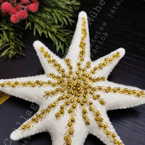 CSILLAGMAG-CSÚCSDÍSZ A KARÁCSONYFA ÉKE TERMÉSZETES ANYAG GYAPJÚFILC GYAPJÚ ARANY HÍMZÉSSEL GYÖNGYÖKKEL SZATÉNSZALAGGAL  - karácsony - karácsonyi lakásdekoráció - karácsonyfadíszek - Meska.hu